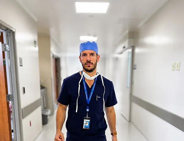 Dr. Héctor Morán en el Centro Médico ABC Observatorio — atención pronta del absceso anal